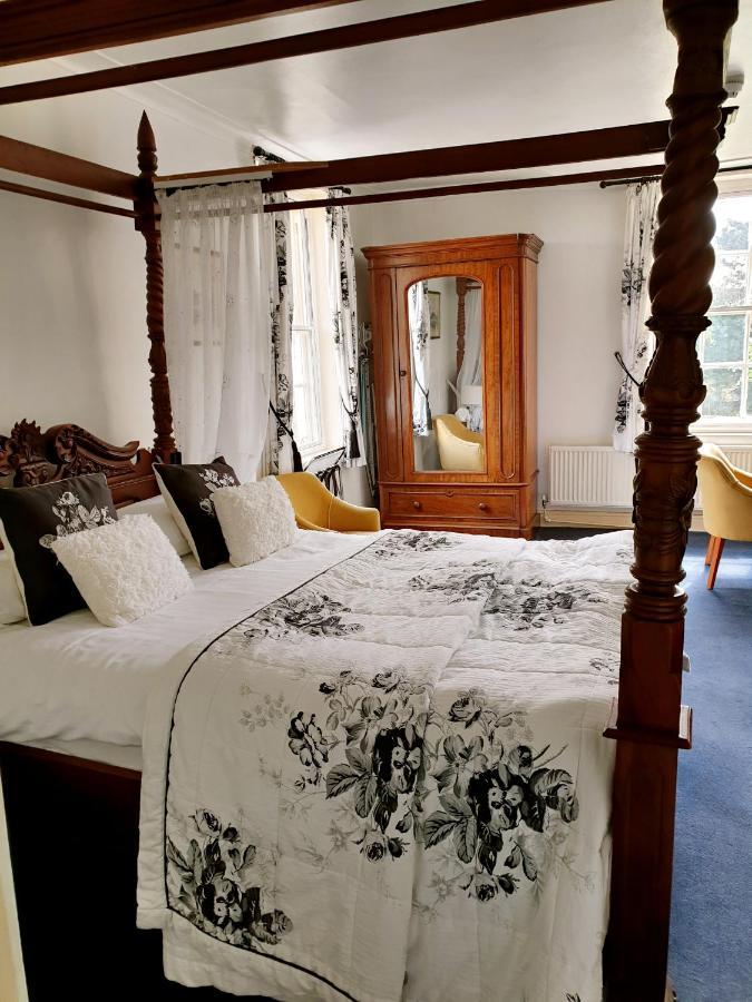 The Crown House Inn Грэйт-Честерфорд Экстерьер фото