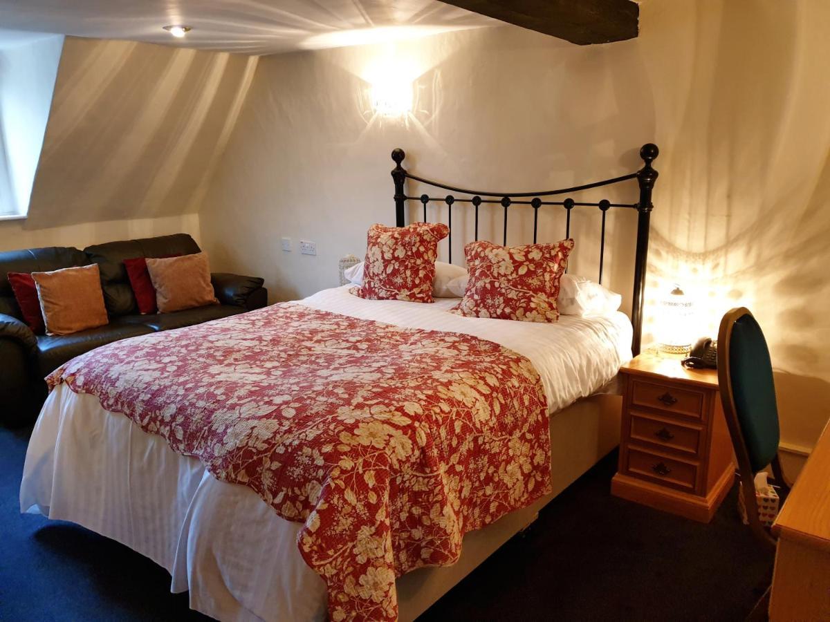 The Crown House Inn Грэйт-Честерфорд Экстерьер фото