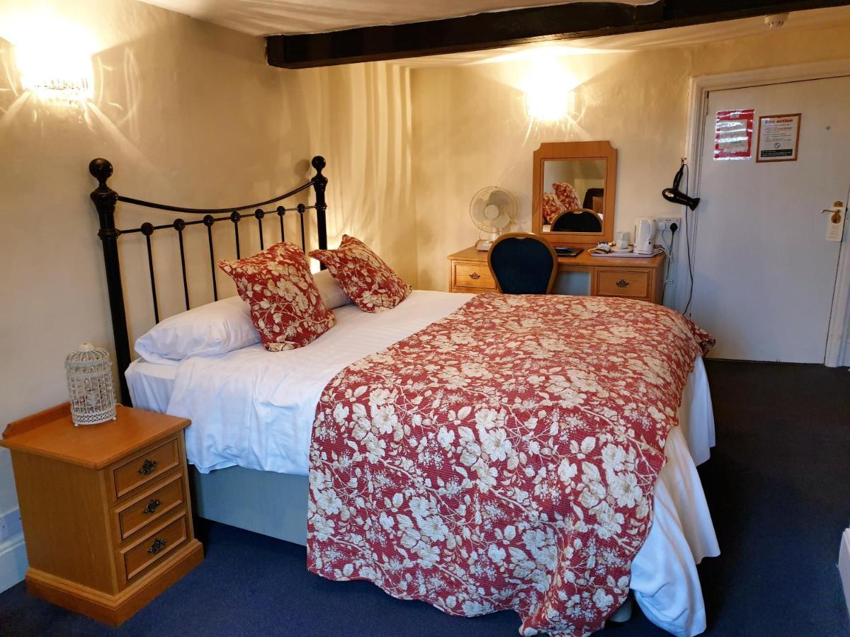The Crown House Inn Грэйт-Честерфорд Экстерьер фото